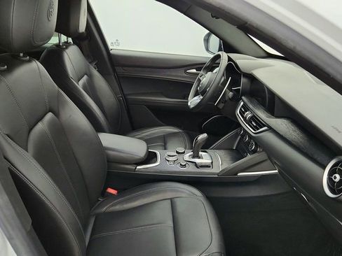 Used 2022 Alfa Romeo Stelvio Sprint image 23