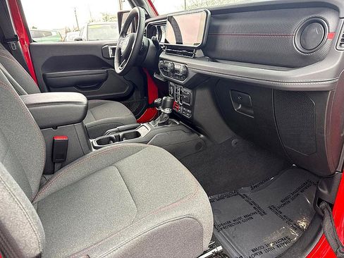 Used 2025 Jeep Wrangler Rubicon image 20