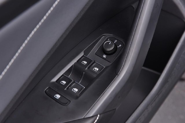 New 2027 Volkswagen Jetta SEL FWD image 8