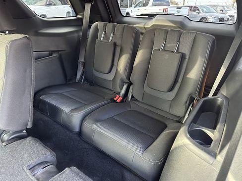 Used 2017 Ford Explorer XLT image 19
