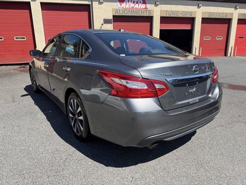 Used 2017 Nissan Altima 2.5 SV image 4