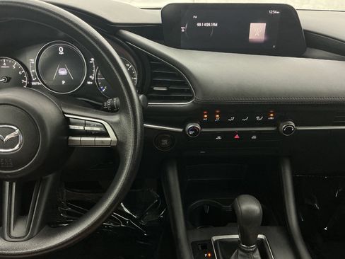 Used 2019 MAZDA MAZDA3 Sedan FWD image 32