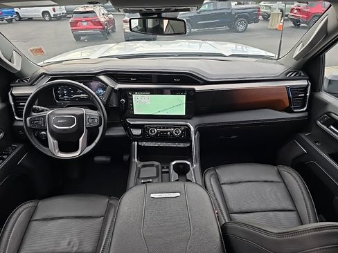 Used 2025 GMC Sierra 3500 Denali image 28