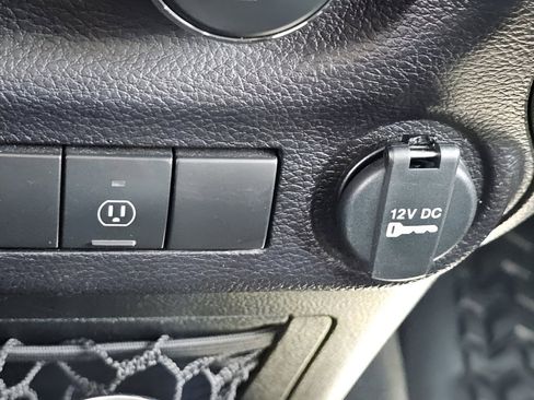 Used 2018 Jeep Wrangler Unlimited Sahara AWD/4WD image 12