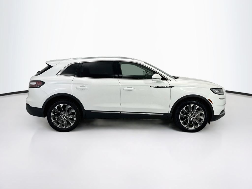 Used 2023 Lincoln Nautilus Reserve w/ Luxury Package AWD/4WD image 4