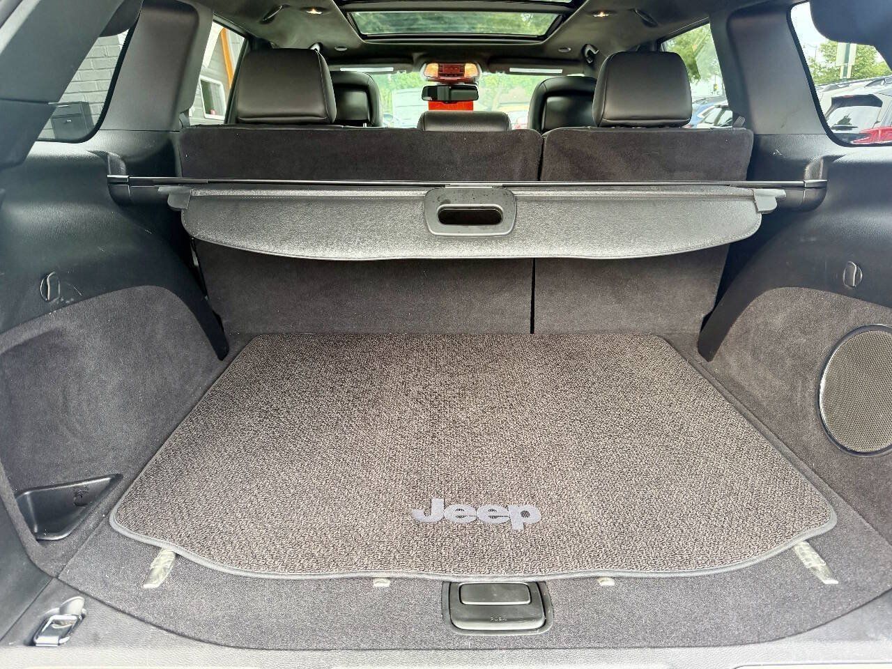 Used 2016 Jeep Grand Cherokee Summit AWD/4WD image 19