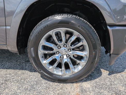 Used 2022 RAM 1500 Laramie AWD/4WD image 9