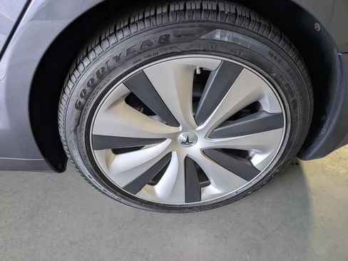 Used 2020 Tesla Model S Long Range Plus image 15