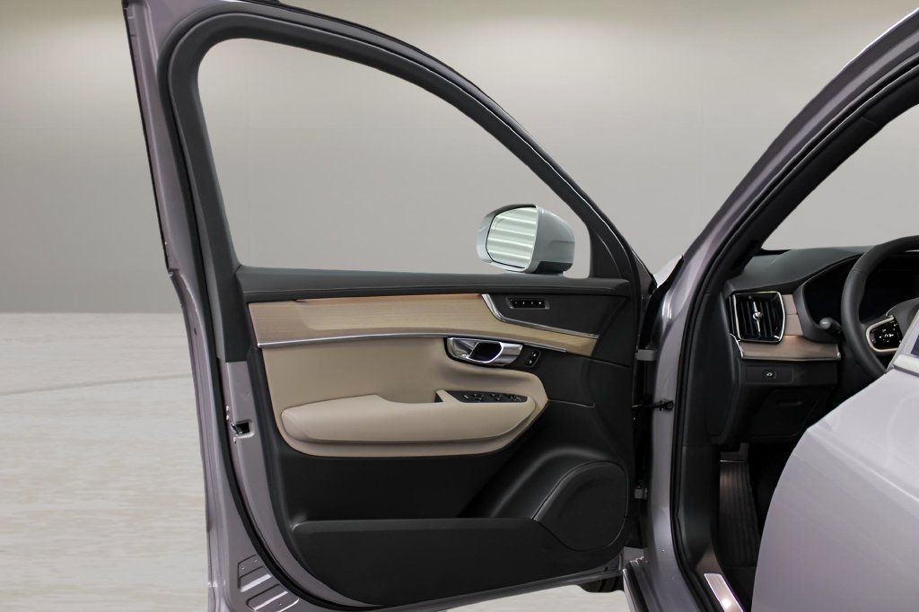 Certified 2026 Volvo XC90 B5 Plus w/ Protection Package Premier AWD/4WD image 28