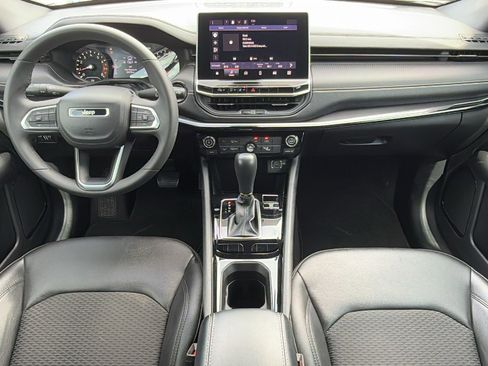 Used 2022 Jeep Compass Latitude FWD image 17