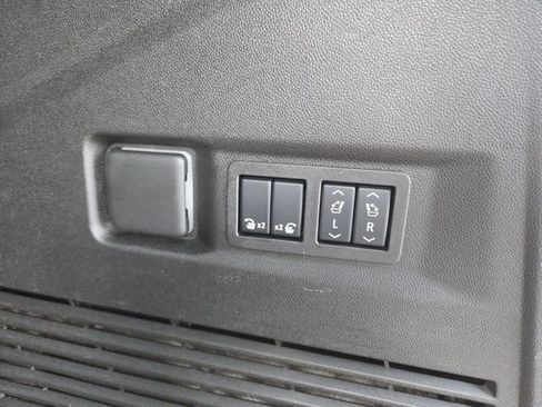 Used 2025 GMC Yukon Denali image 18