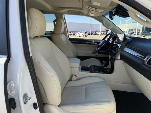 Used 2023 Lexus GX 460 Premium w/ Accessory Package image 31