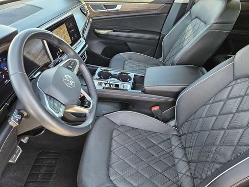 Used 2024 Volkswagen Atlas SEL Premium R-Line image 14