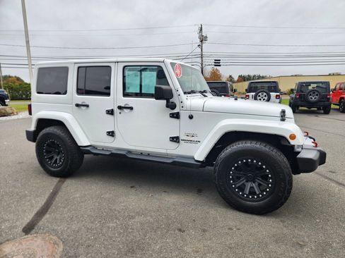 Used 2017 Jeep Wrangler Unlimited Sahara w/ Max Tow Package image 17