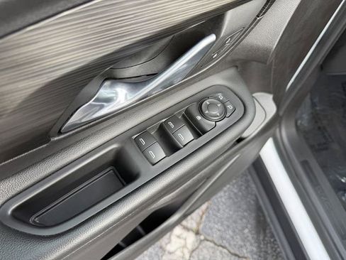 Used 2024 GMC Terrain SLE image 10