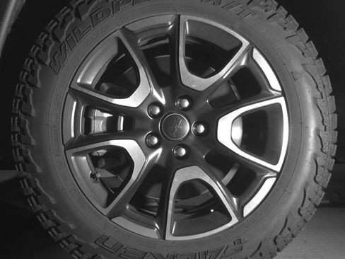 Used 2025 Jeep Compass Trailhawk image 12