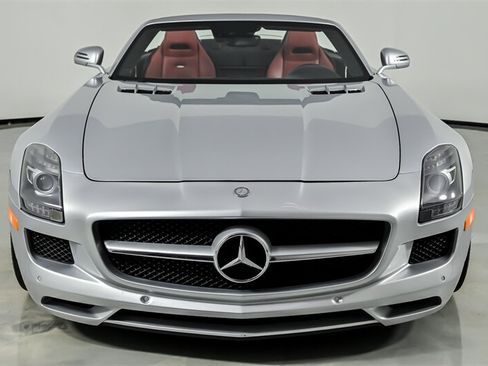 Used 2012 Mercedes-Benz SLS AMG Roadster image 4