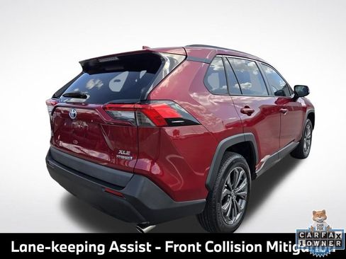 Used 2022 Toyota RAV4 XLE Premium AWD/4WD image 7