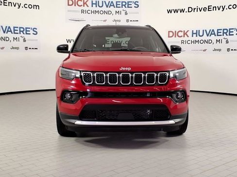 Used 2023 Jeep Compass Limited AWD/4WD image 2