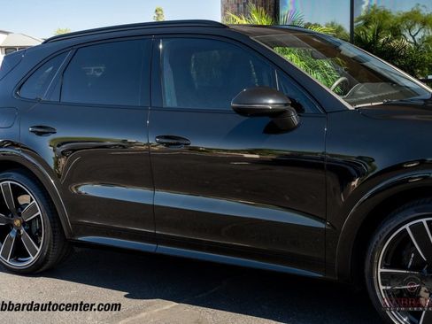 Used 2023 Porsche Cayenne Turbo AWD/4WD image 13