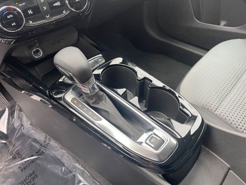 Used 2025 Chevrolet Trax LT w/ LT Convenience Package image 39