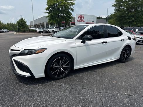 Used 2021 Toyota Camry SE w/ Convenience Package FWD image 2