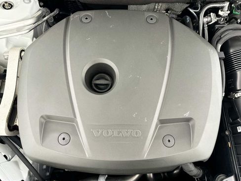 Certified 2025 Volvo XC60 T8 Plus w/ Protection Package Premier image 25