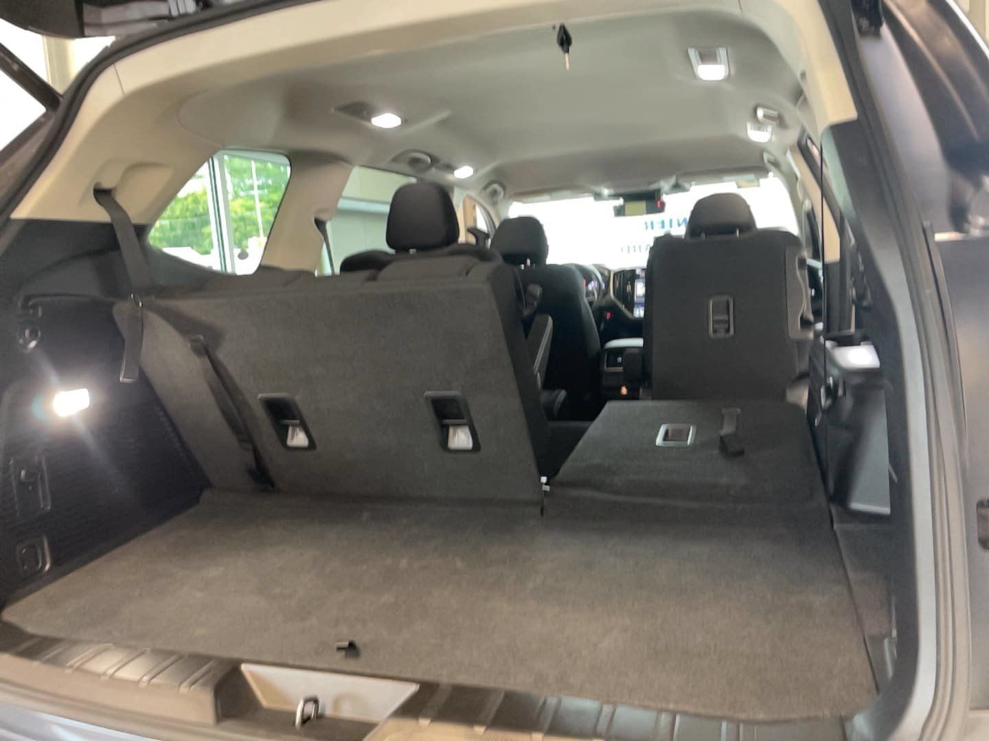 Used 2025 Subaru Ascent Premium AWD/4WD image 9
