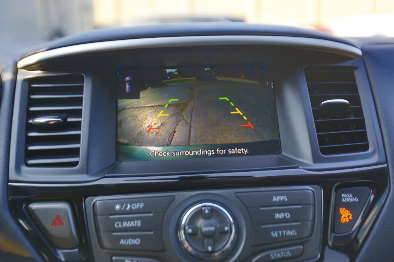 Used 2020 Nissan Pathfinder SV FWD image 9