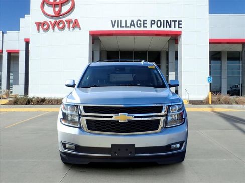 Used 2019 Chevrolet Suburban LT image 2