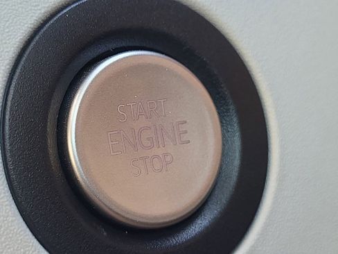 Used 2025 Volkswagen ID. Buzz 1st Edition image 31