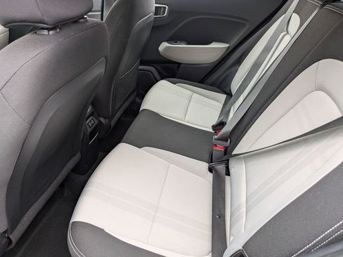 Used 2025 Hyundai Venue SEL FWD image 27