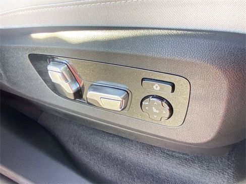 Certified 2025 BMW X7 xDrive40i w/ Premium Package image 13