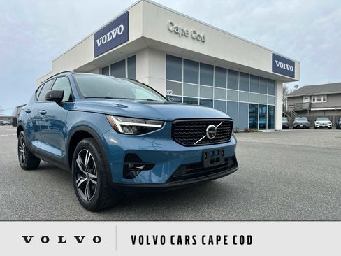 Used 2023 Volvo XC40 B5 Plus w/ Driver Assist Package image 1