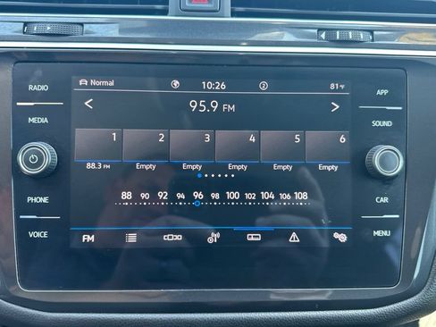 Used 2024 Volkswagen Tiguan SE AWD/4WD image 23