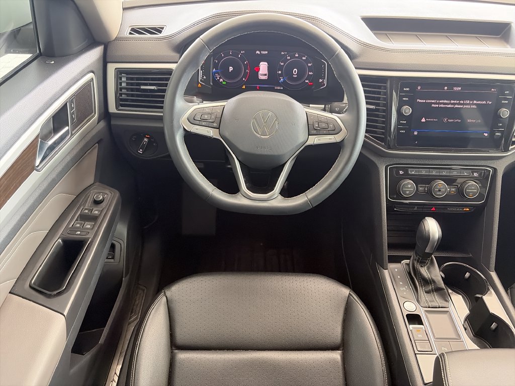 Certified 2023 Volkswagen Atlas SE w/ Black Wheel Package FWD image 33