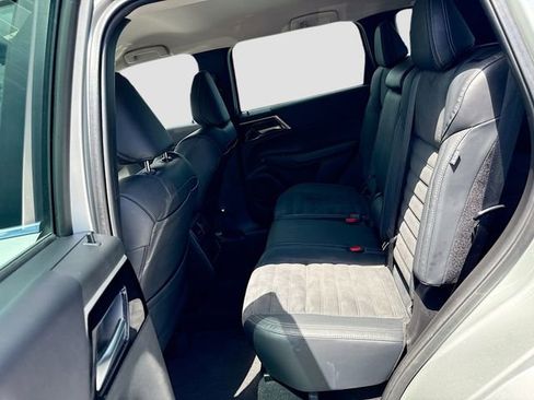 Used 2022 Mitsubishi Outlander SE AWD/4WD image 25