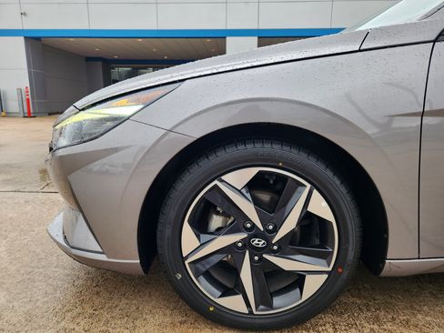 Used 2023 Hyundai Elantra SEL w/ Convenience Package FWD image 8