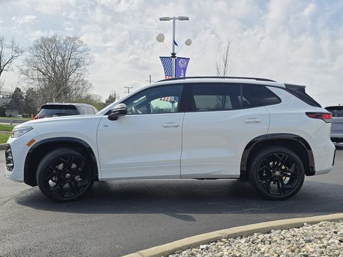 Certified 2025 Volkswagen Tiguan SE R-Line image 23