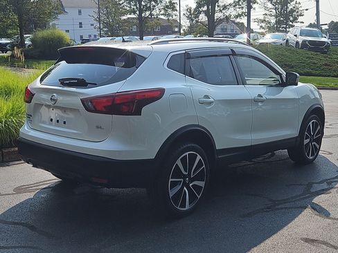 Used 2019 Nissan Rogue Sport SL FWD image 2