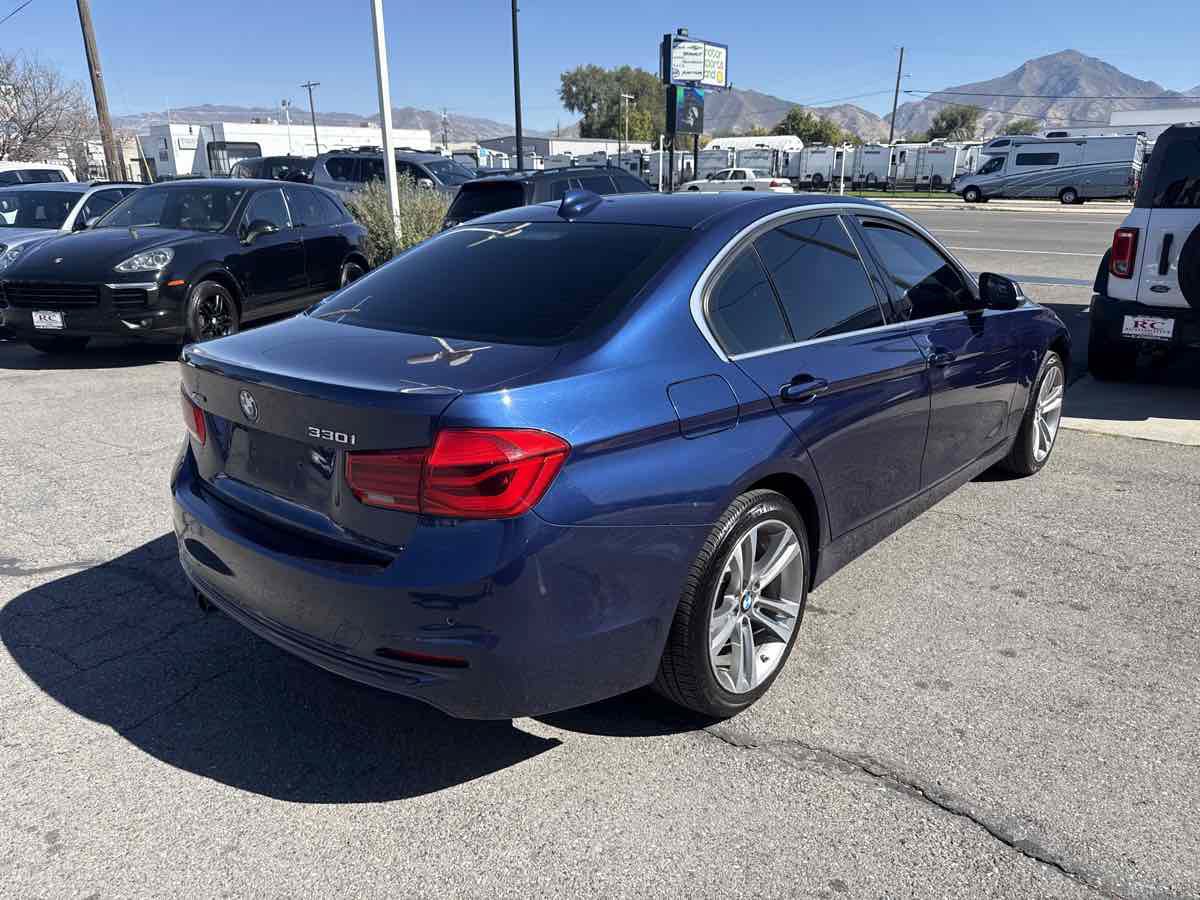 Used 2017 BMW 330i xDrive Sedan AWD/4WD image 6