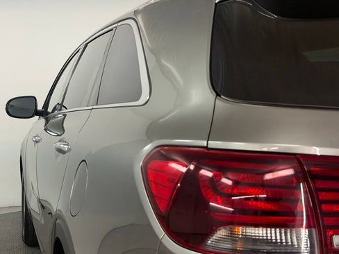 Used 2019 Kia Sorento FWD V6 image 63