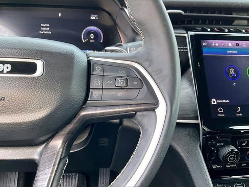 Used 2023 Jeep Grand Cherokee L Limited w/ Black Appearance Package image 19