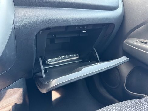 Used 2016 Nissan Versa SV image 18