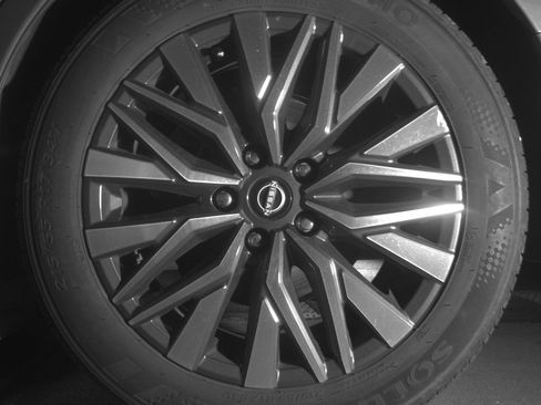 Used 2025 Nissan Altima 2.5 SV image 14