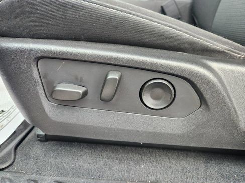 Used 2024 Chevrolet Colorado LT w/ LT Convenience Package II image 30