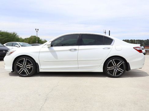 Used 2016 Honda Accord Touring image 3