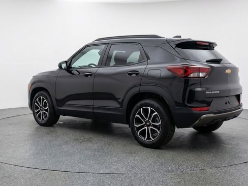 Used 2025 Chevrolet TrailBlazer LT image 6