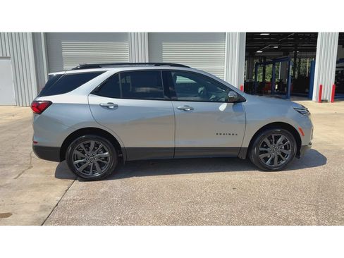 Used 2023 Chevrolet Equinox RS FWD image 9