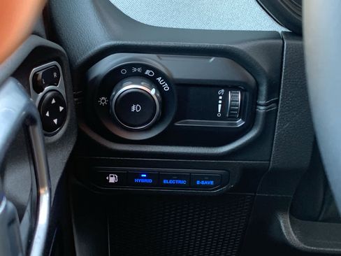 Used 2024 Jeep Wrangler Sahara image 22